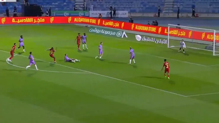 Julián Quiñones sigue brillando en Arabia Saudita y marcó un doblete en la goleada de su equipo