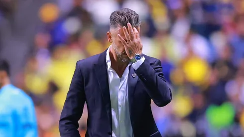 Demichelis, al borde de la cornisa en Rayados.