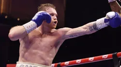 Canelo Álvarez venció por tarjetas a William Scull en Arabia Saudita