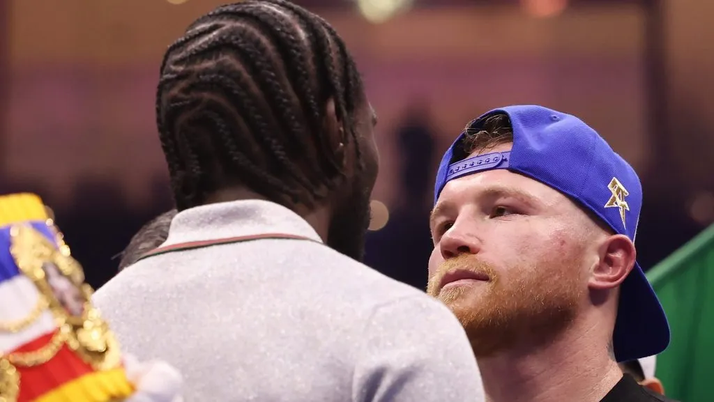 Canelo Álvarez y Terence Crawford tuvieron su primer cara a cara pensando en la pelea de septiembre. (GETTY IMAGES)