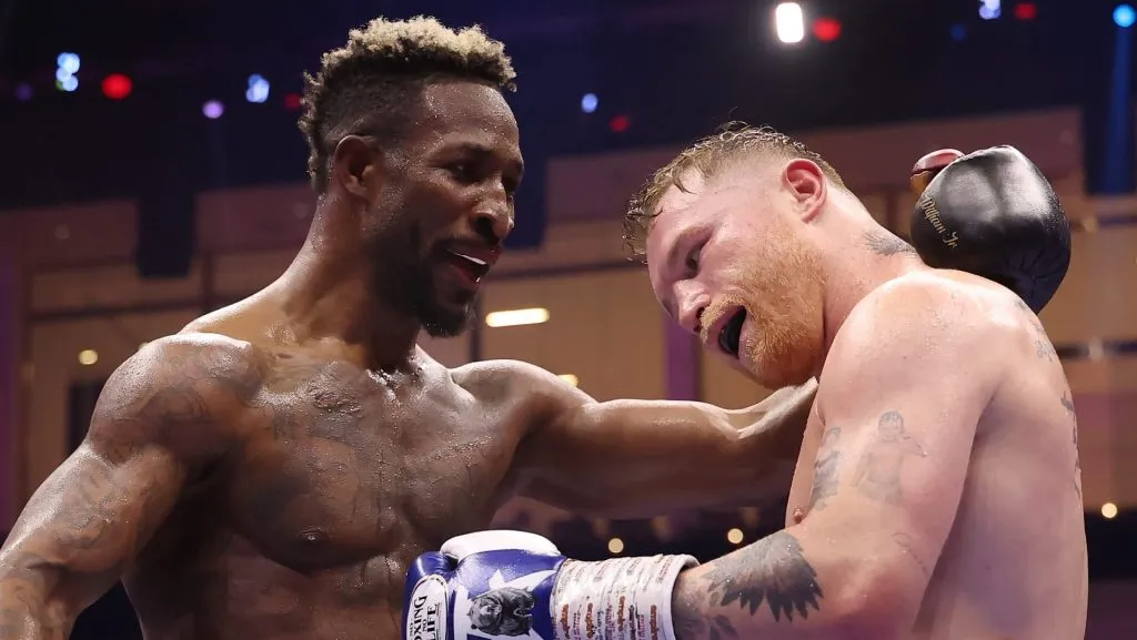 Canelo Álvarez y William Scull protagonizaron una pelea que dejó inconforme a todo el mundo del boxeo. (GETTY IMAGES)