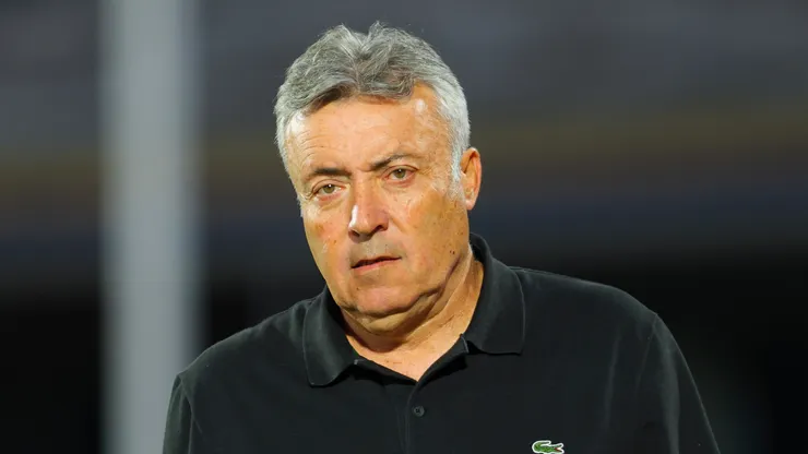 Domènec Torrent podría borrar a 4 futbolistas de Chivas