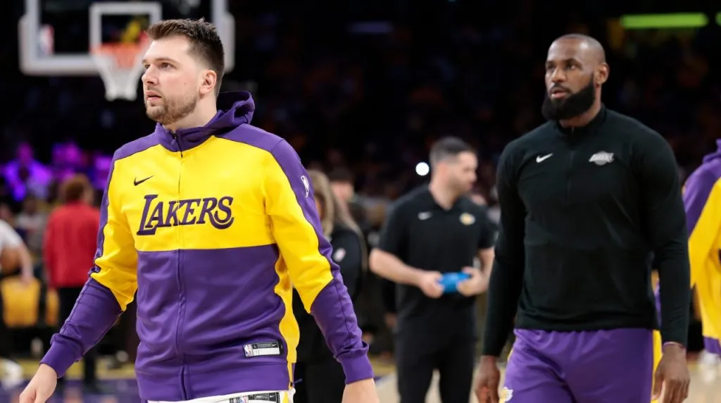 Luka Doncic y LeBron James. (Foto: Getty Images)
