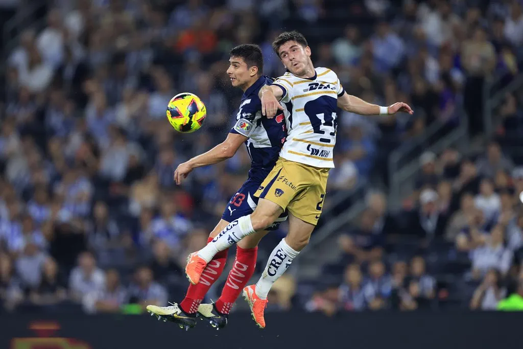 Stefan Medina disputando un balón en el Play-In ante Pumas (JAM Media)