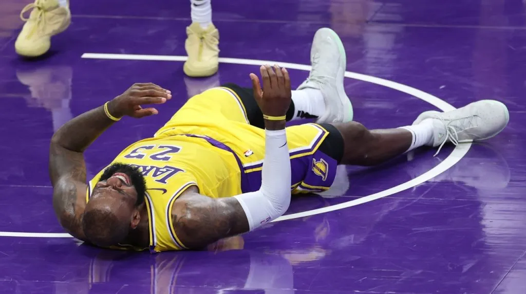 LeBron se lesionó en el último juego de Playoffs 2025. (Foto: Getty Images)