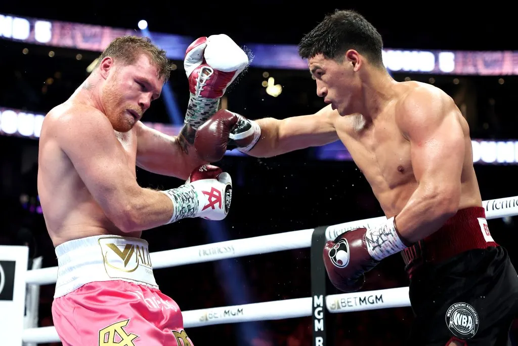 Canelo Álvarez y Dmitry Bivol pelearon en mayo de 2022 (Getty Images)