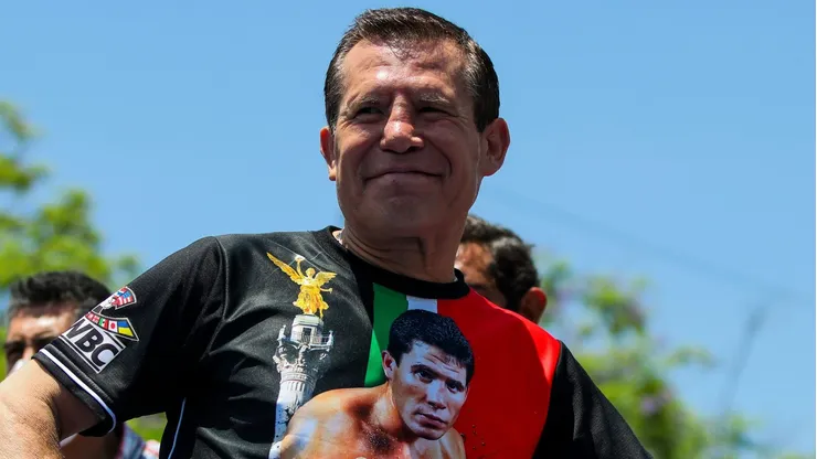 JC Chávez se desempeñó como profesional entre 1980 y 2005, consiguiendo títulos mundiales en tres categorías diferentes.