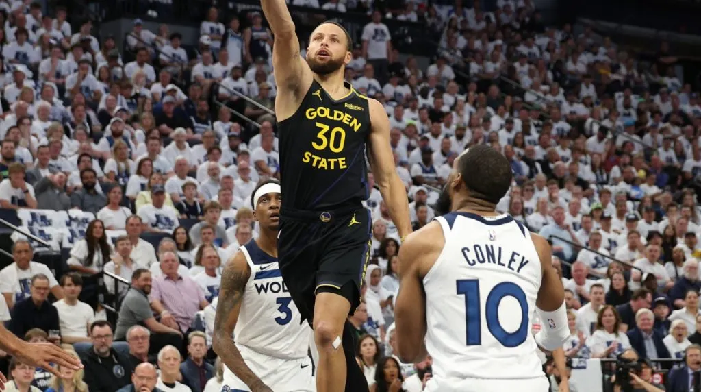 Stephen Curry en Wolves vs. Warriors. (Foto: Getty Images)