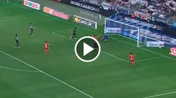 Autogol de Rayados para que Toluca abra el marcador.
