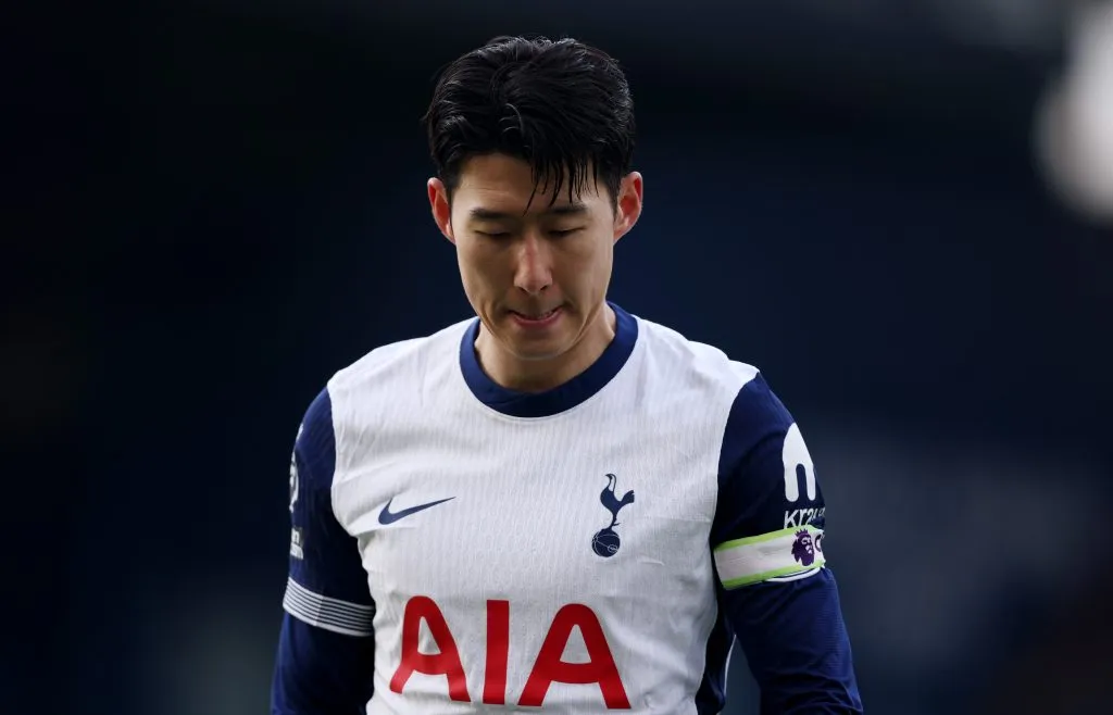 Son, cabizbajo con la playera de Tottenham (GETTY IMAGES)