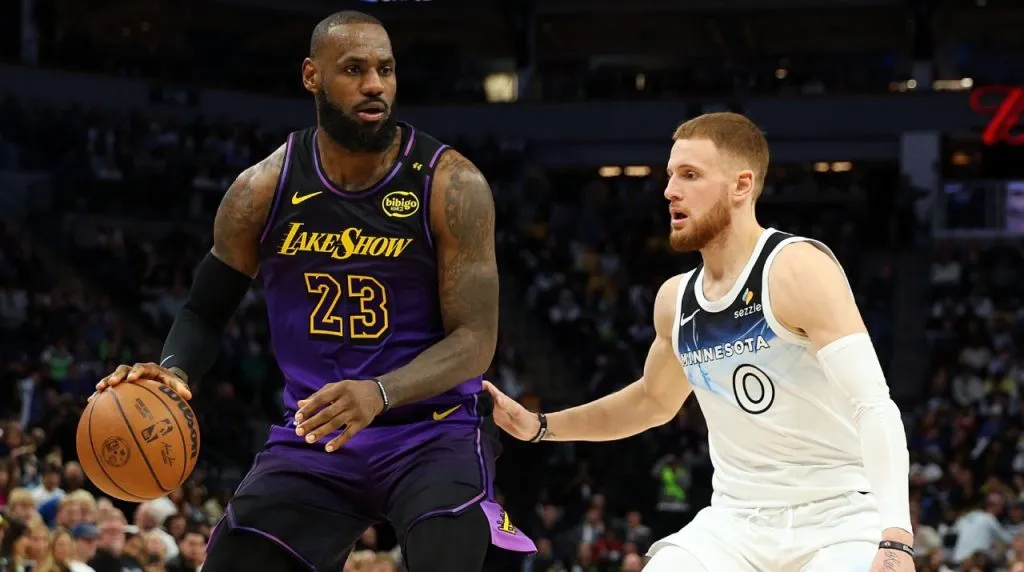 LeBron James y Donte DiVincenzo. (Foto: Getty Images)