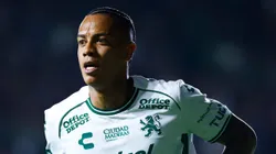Jhonder Cádiz, suplente en Léon ante Cruz Azul.
