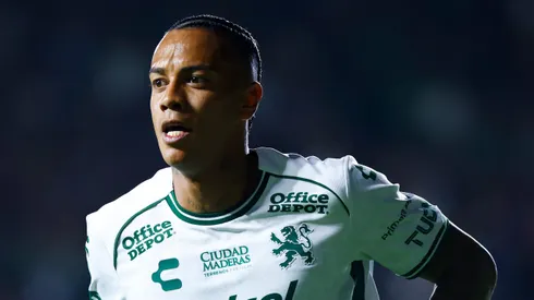 Jhonder Cádiz, suplente en Léon ante Cruz Azul.