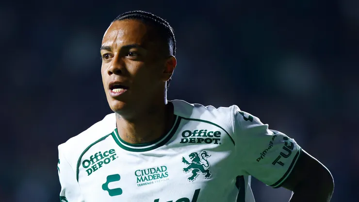 Jhonder Cádiz, suplente en Léon ante Cruz Azul.