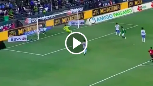 Increíble fallo de Kevin Mier y León se ilusiona.