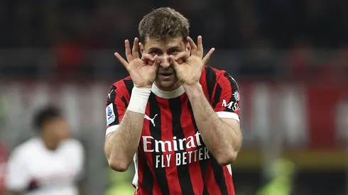 Santiago Giménez convirtió su primer doblete con Milan