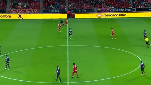 Helinho fue expulsado con roja directa ante Rayados luego de una dura infracción