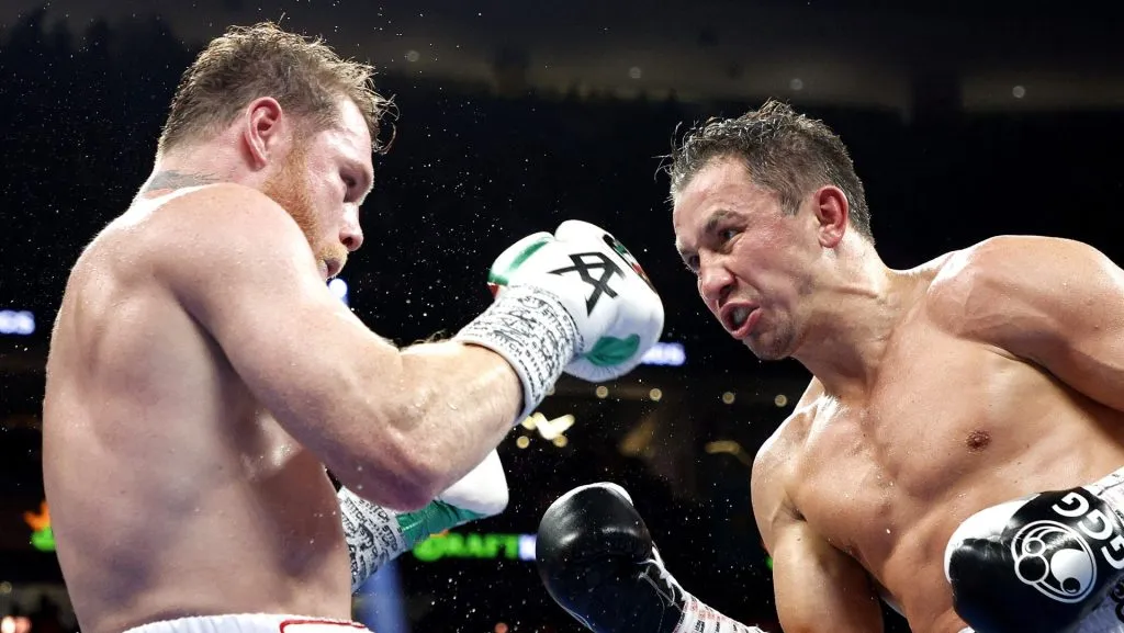 Canelo Álvarez y Gennady Golovkin protagonizaron un trilogía inolvidable que terminó quedando en manos de Saúl. (GETTY IMAGES)