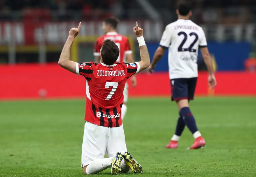 Santiago Giménez convirtió un doblete en su último partido (Getty Images)