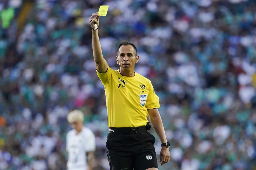 Luis Enrique Santander dirigirá el Clásico Joven en el Estadio Olímpico Universitario. (Imago7)