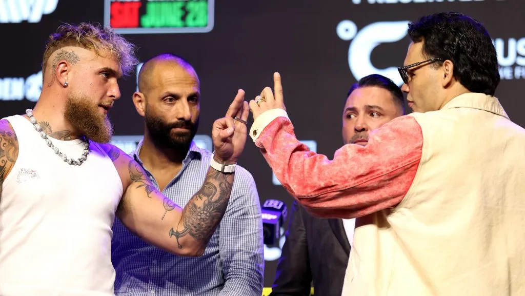 Jake Paul y Julio Cesar Chávez Jr. presentaron la pelea que tendrán el próximo 28 de junio. (GETTY IMAGES)