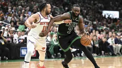 New York Knicks y Boston Celtics se enfrentan en el Madison Garden