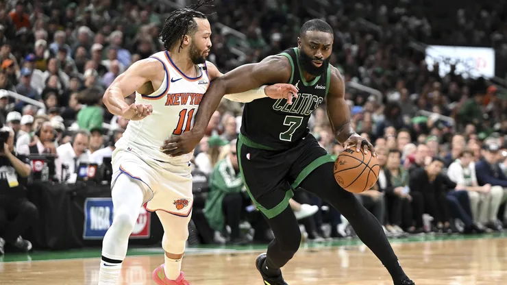 New York Knicks y Boston Celtics se enfrentan en el Madison Garden