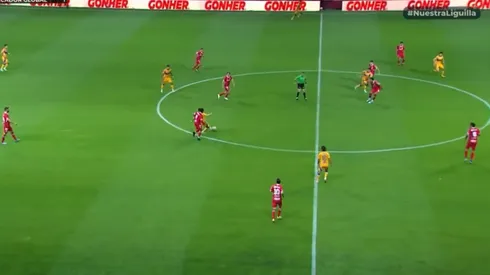 Tigres UANL marcó el empate pero fue anulado por un offside de Nicolás Ibáñez