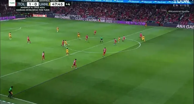 Un fino offside anuló el empate de Tigres UANL sobre Toluca. [Foto: Captura]