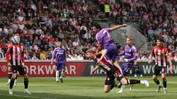 Raúl Jiménez anota ante Brentford