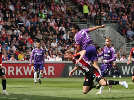 Raúl Jiménez se eleva y marca de cabeza para Fulham en la Premier ante Brentford