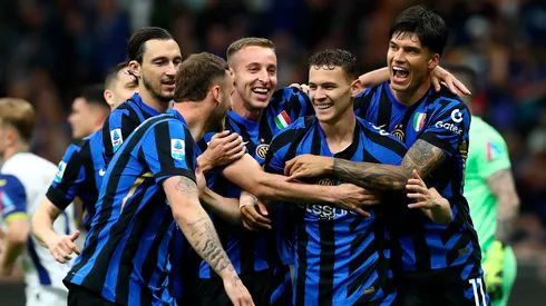 Jugadores de Inter de Milán celebran un gol por Serie A