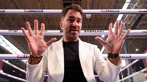 Eddie Hearn se encargó de poner muy arriba en la lista de los mejores de la historia a un campeón actual.