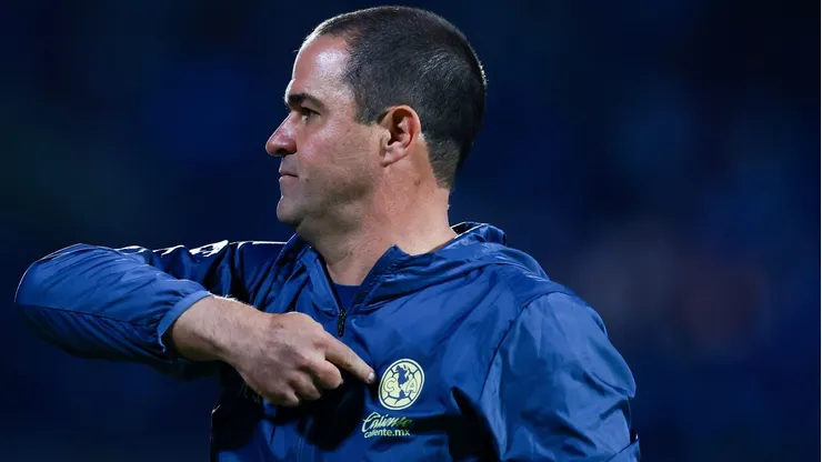 El timonel brasileño no podrá estar al borde del campo de juego dando indicaciones.