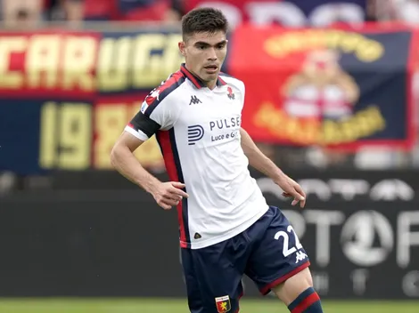 El especial reconocimiento que recibió Johan Vásquez por parte de la afición de Genoa
