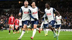 Los jugadores de los Spurs festejan en la victoria de Tottenham frente a Manchester United en la EFL Cup.