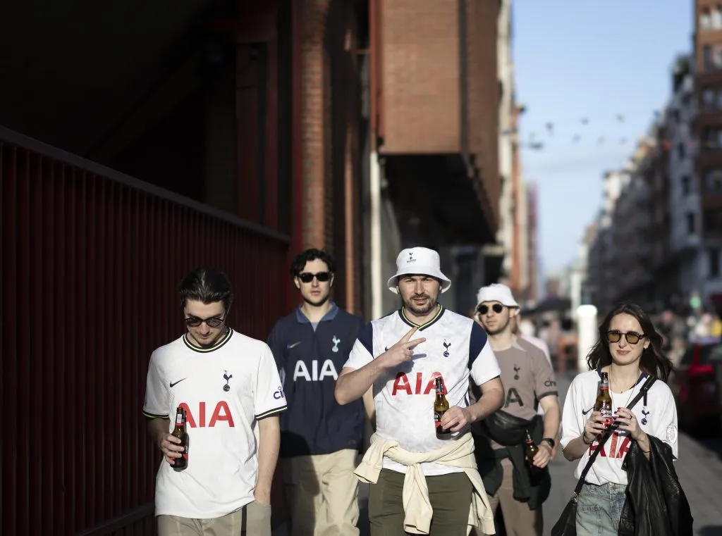 Los aficionados del Tottenham se preparan para apoyar a su equipo (Getty Images)