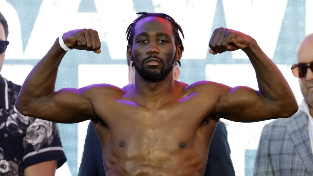 Mauricio Sulaimán ve con opciones de ganar a Terence Crawford ante Canelo Álvarez. (GETTY IMAGES)