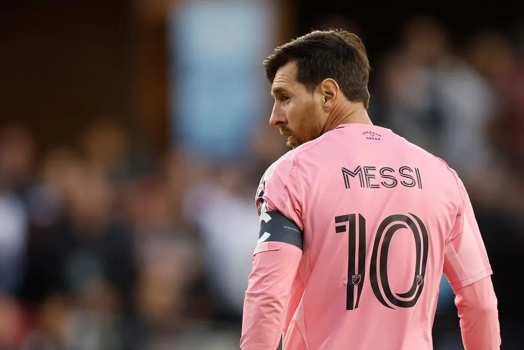 Lionel Messi con el brazalete de capitán en Inter Miami (GETTY IMAGES)