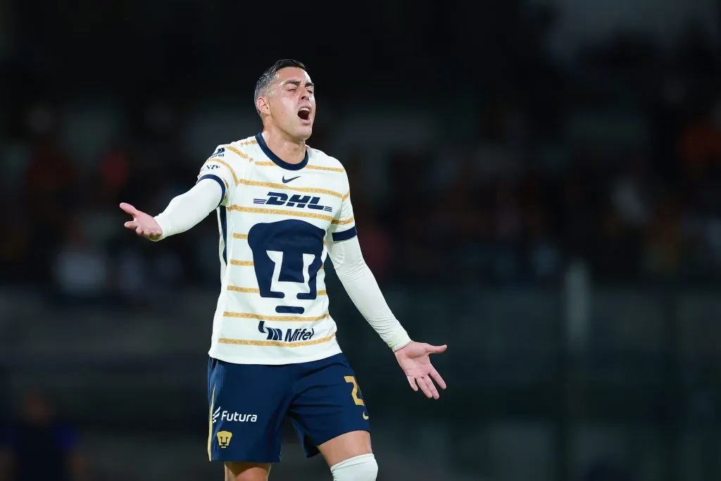 A Rogelio Funes Mori le queda poco tiempo en Pumas (Getty Images)