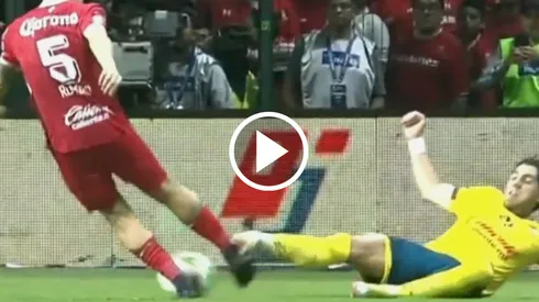 ¿Era roja? Polémica por entrada de Kevin Álvarez sobre Franco Romero