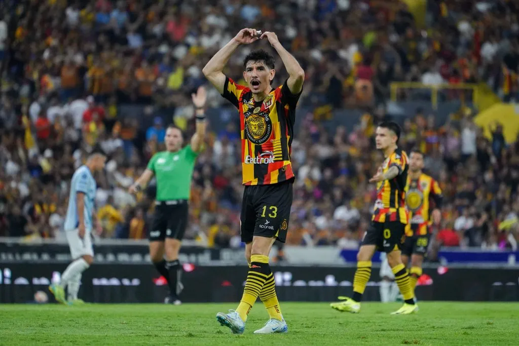 Alberto Ocejo con los Leones Negros (Imago7)