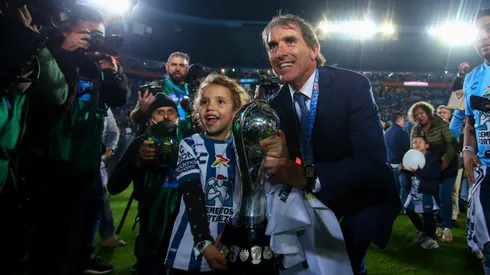 Guillermo Almada y un caluroso adiós a Pachuca.