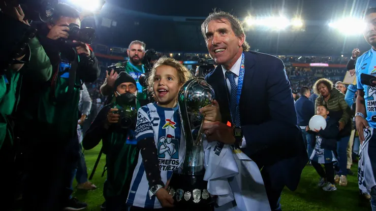 Guillermo Almada y un caluroso adiós a Pachuca.