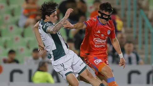 Jordan Carrillo y Facundo Almada en un Santos Laguna vs. Mazatlán