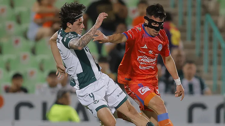 Jordan Carrillo y Facundo Almada en un Santos Laguna vs. Mazatlán