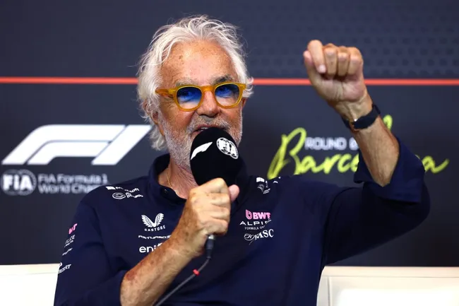 Flavio Briatore en la rueda de prensa del GP de España 2025 (GETTY IMAGES)
