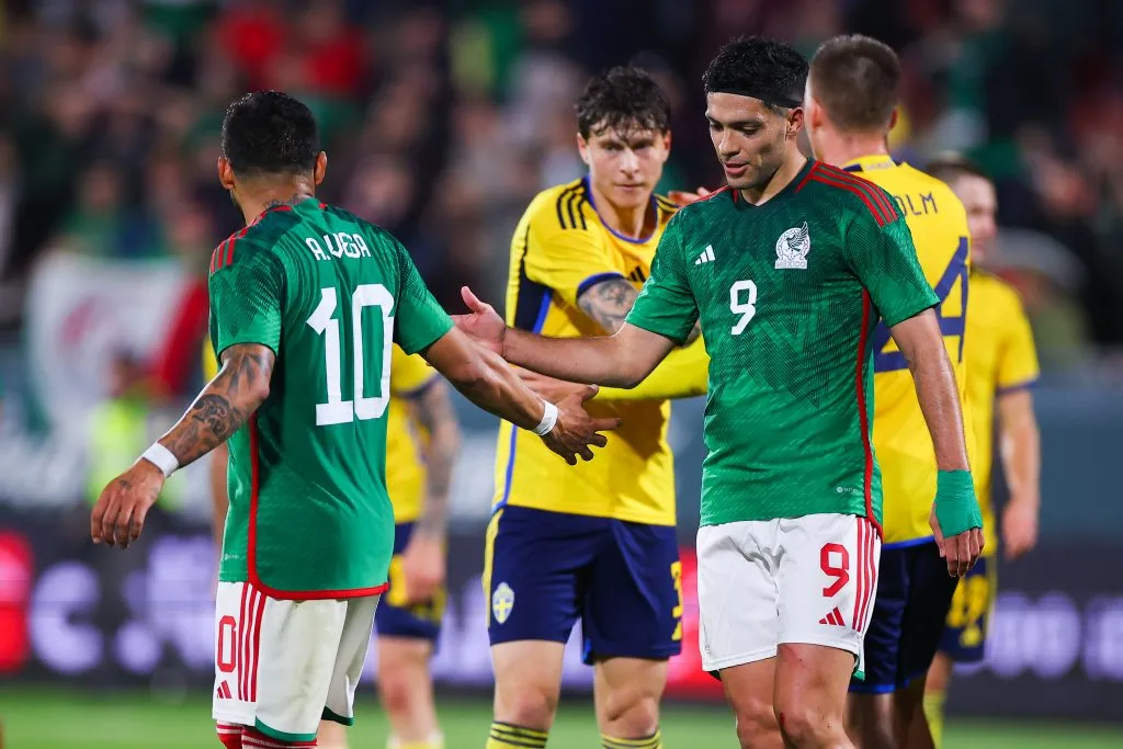 Raúl Jiménez y Alexis Vega en la Selección Mexicana (Getty Images)