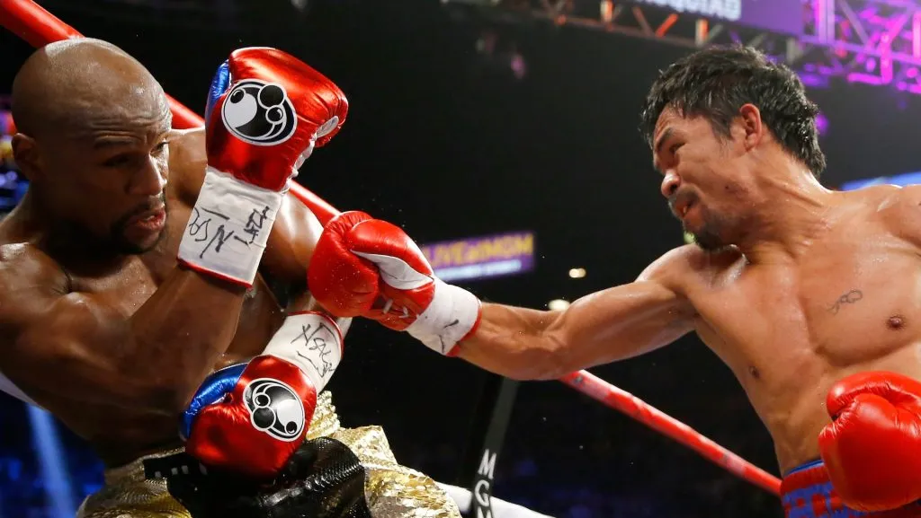 Manny Pacquiao y Floyd Mayweather se enfrentaron en el 2015 en Las Vegas. (GETTY IMAGES)