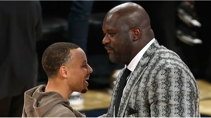 Stephen Curry y Shaquille O'Neal.